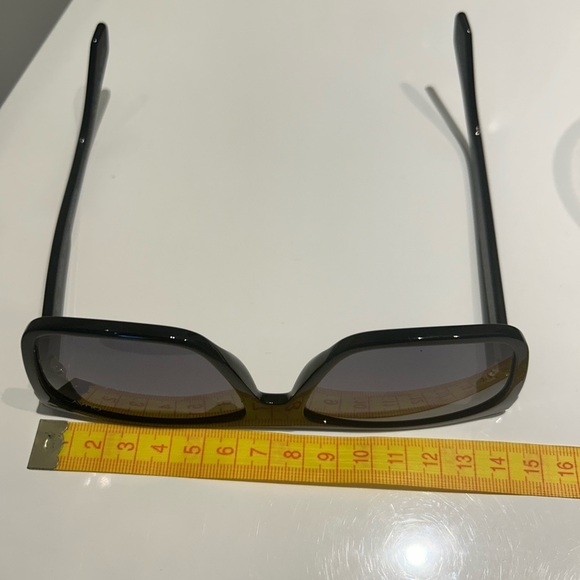QUAY sunglasses - Picture 3 of 4